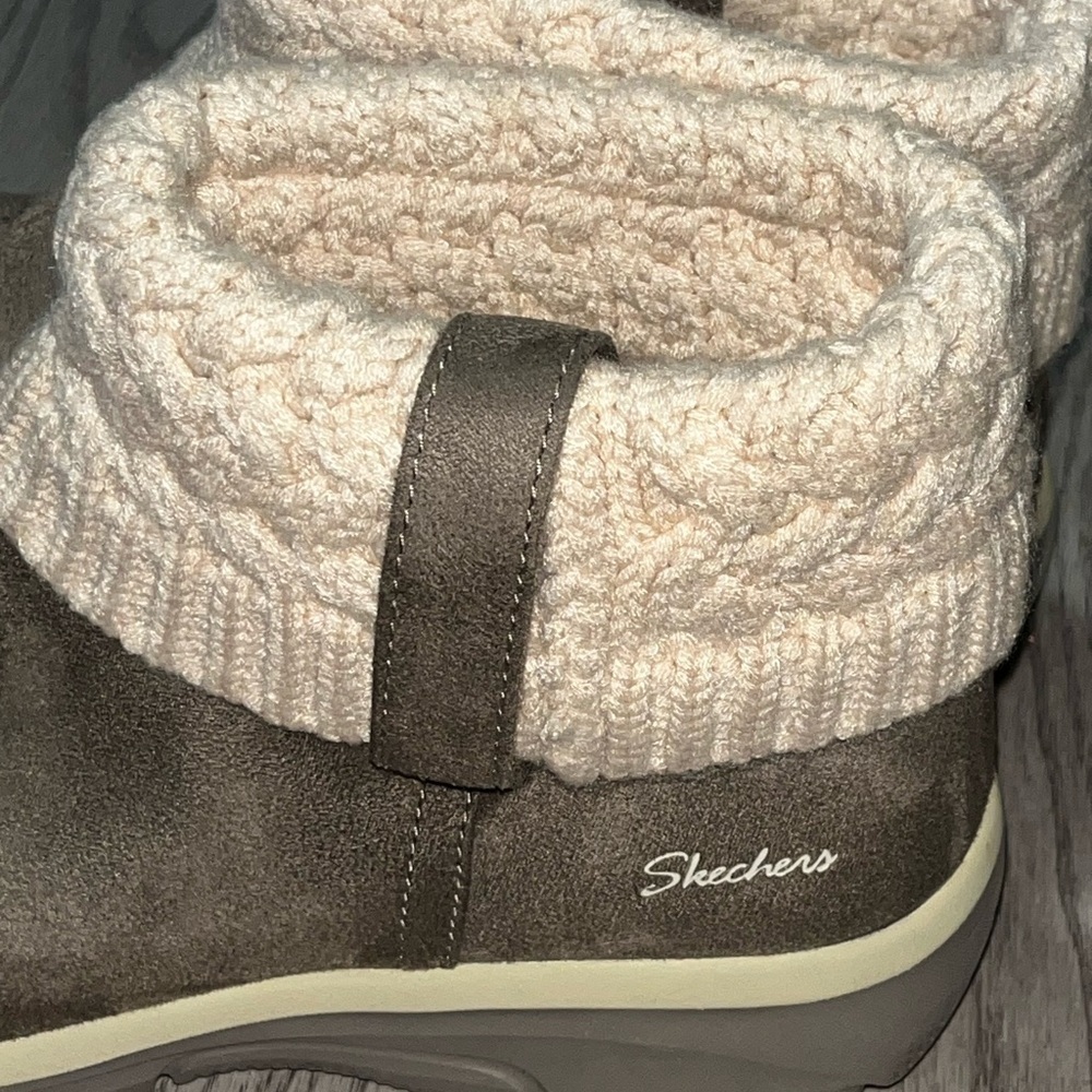 Skechers Relaxed Fit: Easy Going - Cozy Weather Pull-On Ankle Boots,
9.5 - Picture 10 of 12
